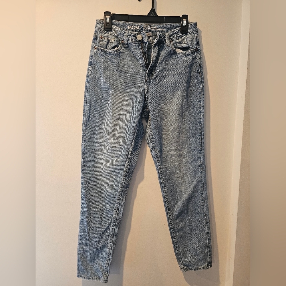 90s Ultra High Rise Mom Jeans | Light Wash Denim | Size 3